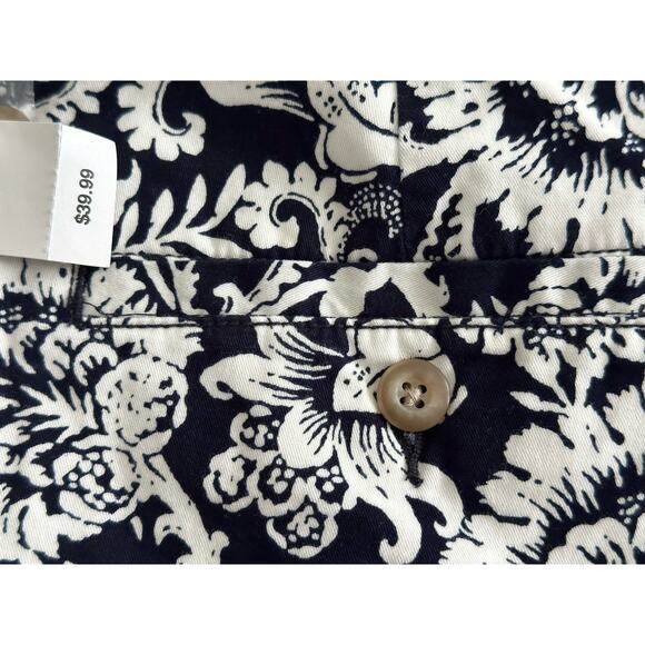 Gap Khakis The Girlfriend 4 Inch Inseam Floral Navy Blue/White Shorts Size 8 NWT - Picture 14 of 16